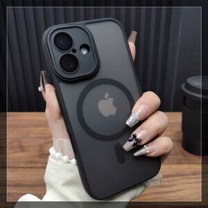 Matte Black Magnetic Phone Case (iPhone 14)
